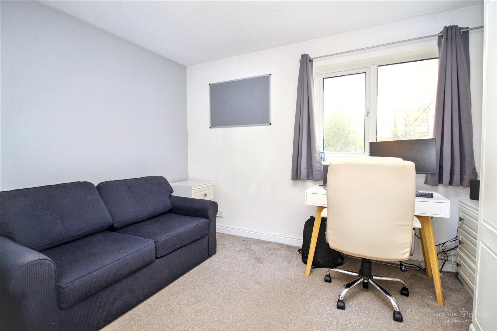 Thornton Mews, Reading